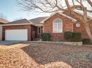 2298 W Arlington St, Springfield, MO 65810