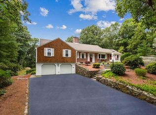 9 Kings Rd, Lynnfield, MA 01940