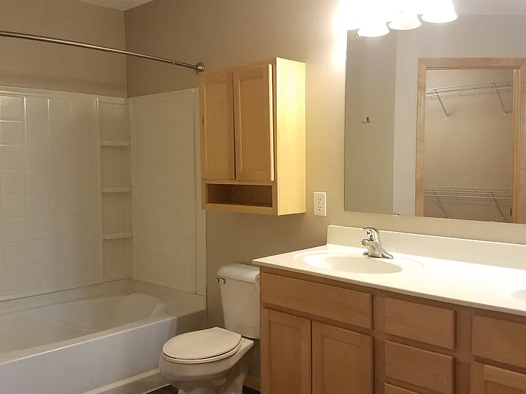 11749 Emery Village Dr N — Photo 16