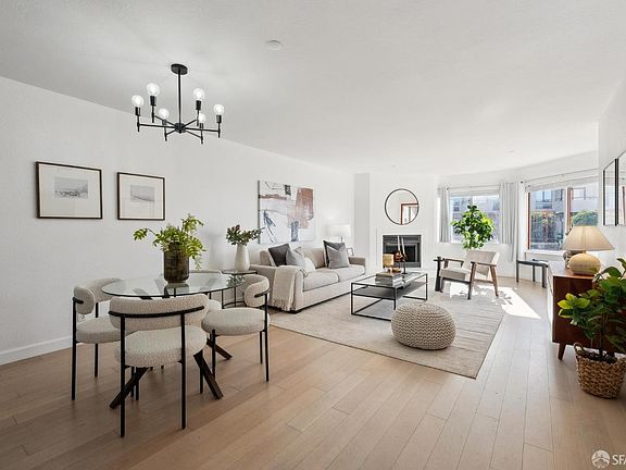 2nd image of 825 La Playa St APT 121