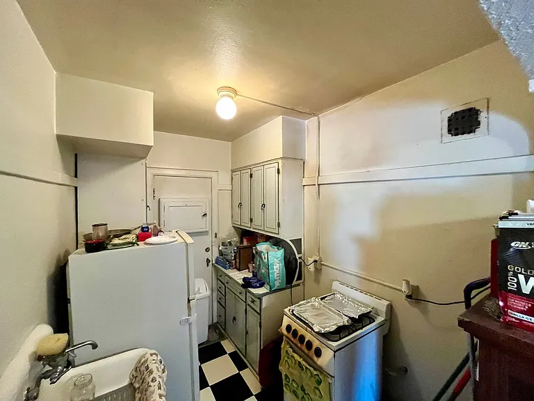 1420 E Capitol Dr — Photo 9