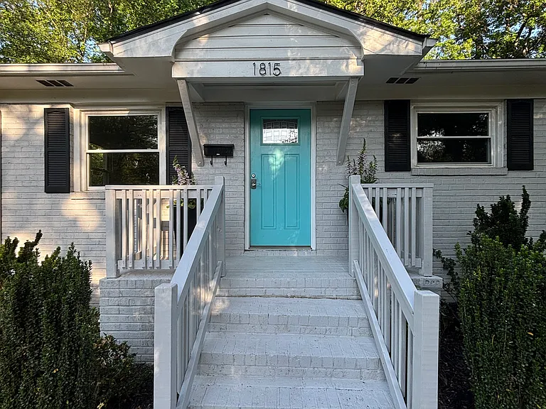 1815 Haines St — Photo 1