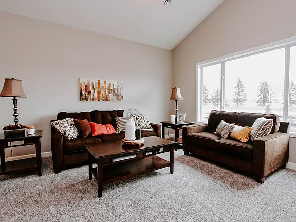 Photos of a similar Hemlock home