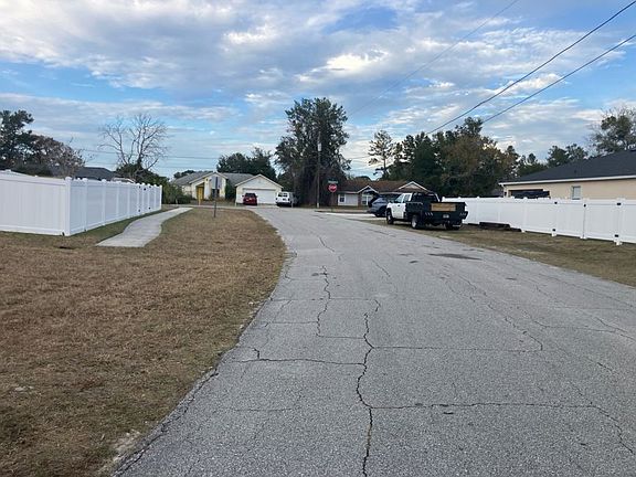 Exterior Neighborhood (street photo)