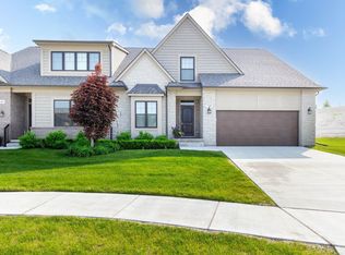 730 Brookstone Dr, Oxford, MI