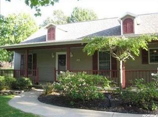 1563 Elmwood Dr, Ashtabula, OH 44004