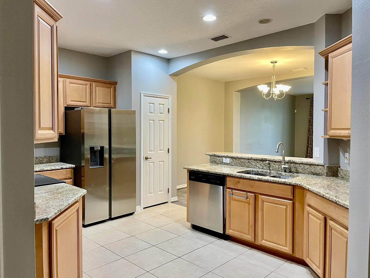 3 bed, 2.5 bath, 2255 sqft, $2,900 — Photo 3