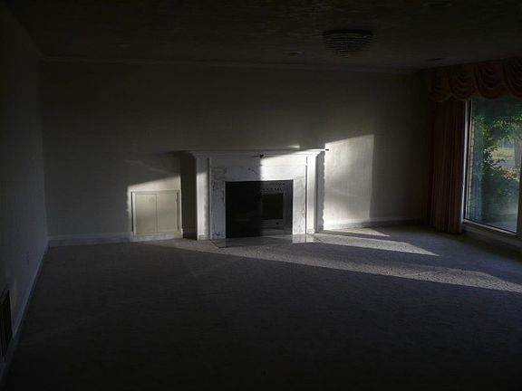 5th image of 390 1st Ave