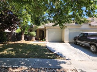 1113 Van Gogh Ln, Patterson, CA 95363