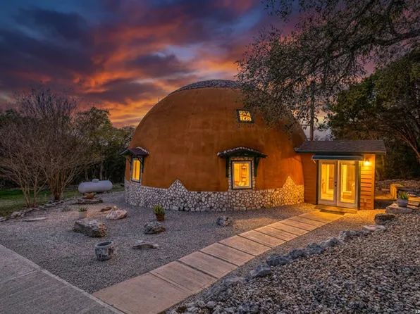 496 County Road 246, Hondo, TX 78861