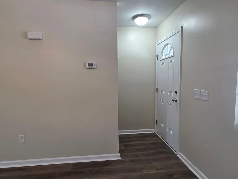 113 Park Pl — Photo 2