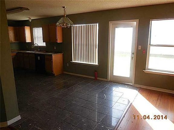 4th image of 2254 N Village Green St