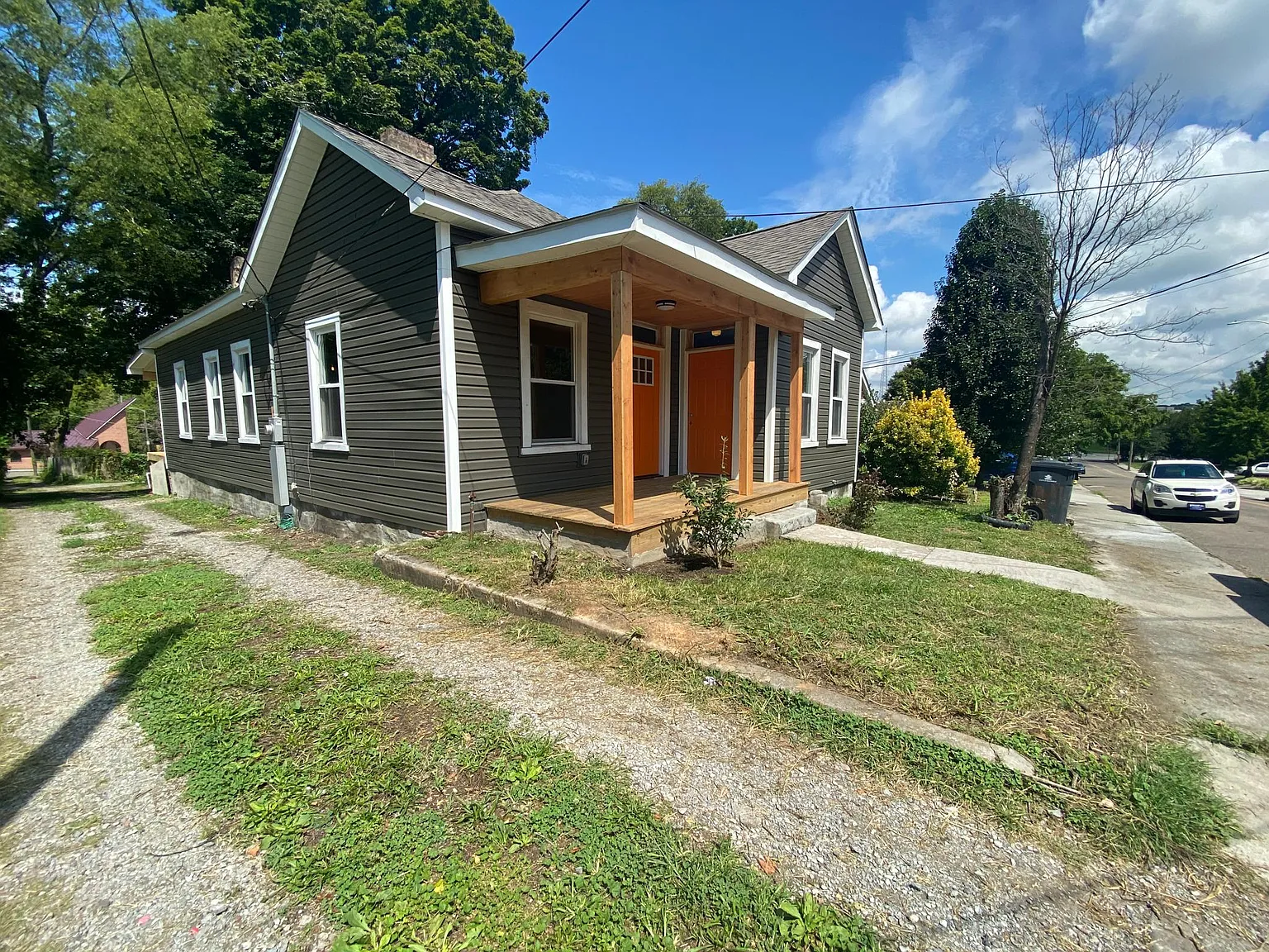 3 bed, 1330 sqft, $2,000 — Photo 2