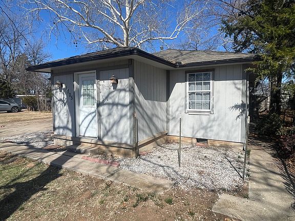 3rd image of 1705 W Ash Ave