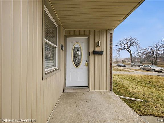 3rd image of 2145 Vernier Rd