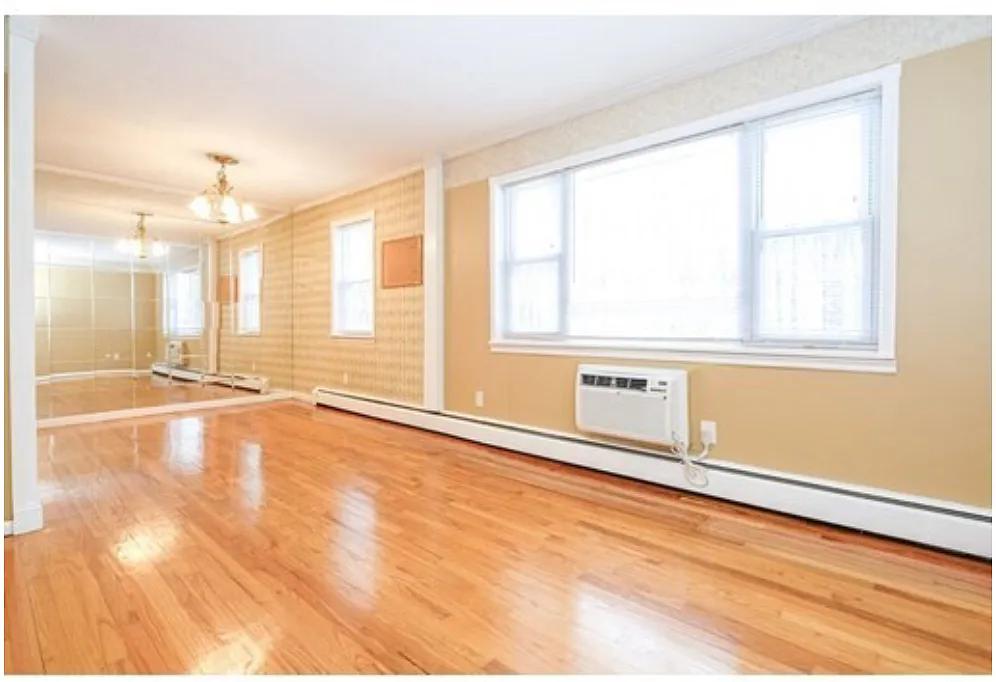 Building Photo - 261 Regency Park Dr