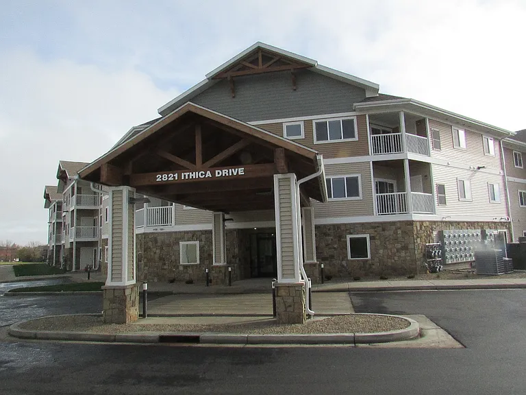 Sierra Court — Photo 8
