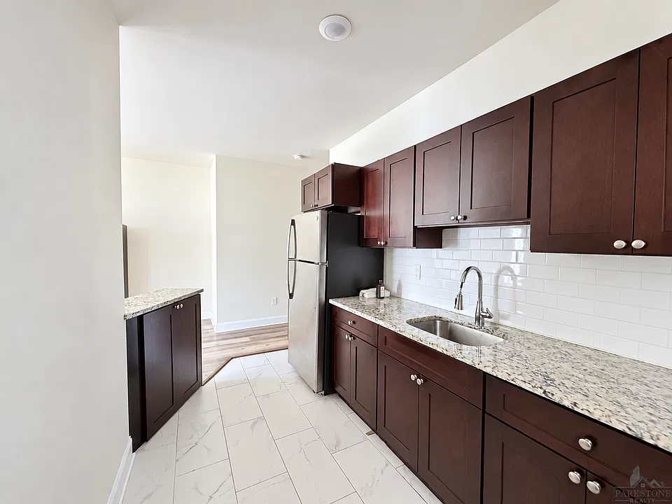 11 Broadway #22D
