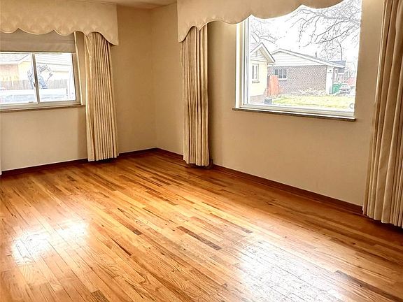 3rd image of 1293 S Marshall Court