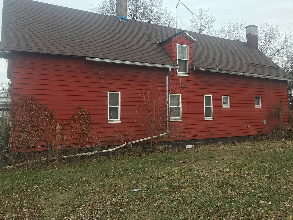 1st image of 2325 E 74th St