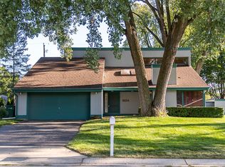 1624 W Fairfield Ct, Glendale, WI 53209