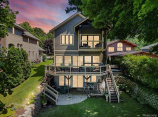 2401 Ridge Rd, White Lake, MI 48383