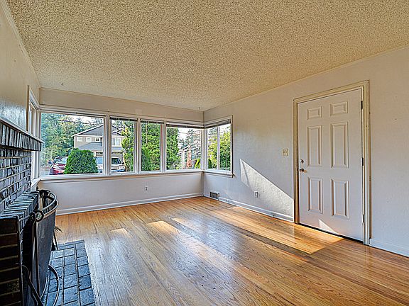 3rd image of 20332 Greenwood Ave N