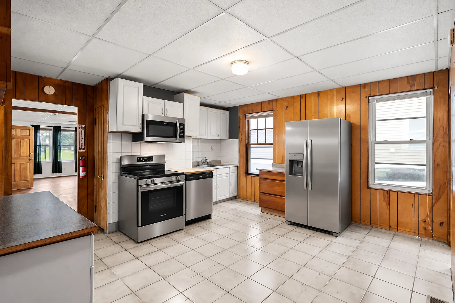 3 bed, 1300 sqft, $2,300 — Photo 2