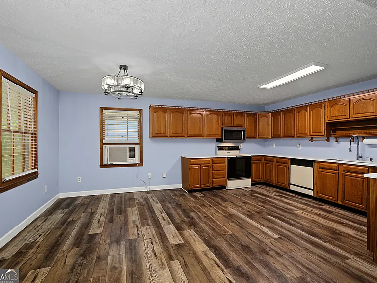 241 Busbin Rd — Photo 10