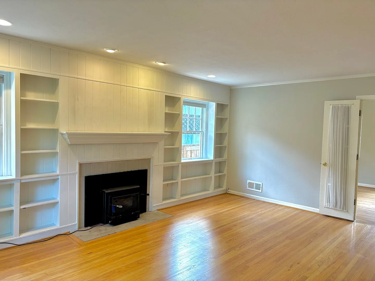Maywood Park Bungalow with Finished Basement and Fully Fenced Yard — Photo 3