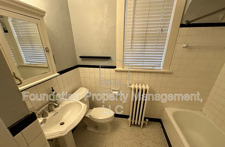 954 Sheridan St — Photo 13