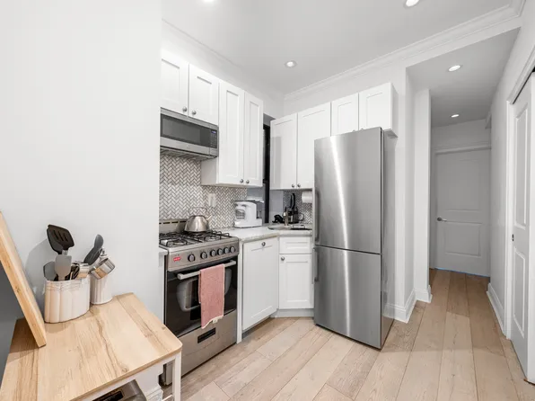 206 W 80th St APT 1E, New York, NY 10024
