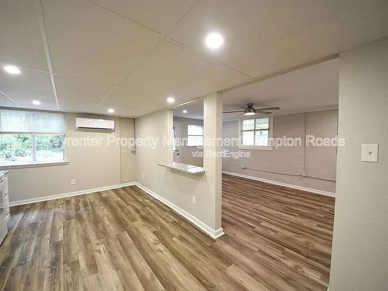 1303 Tallwood St #B — Photo 9