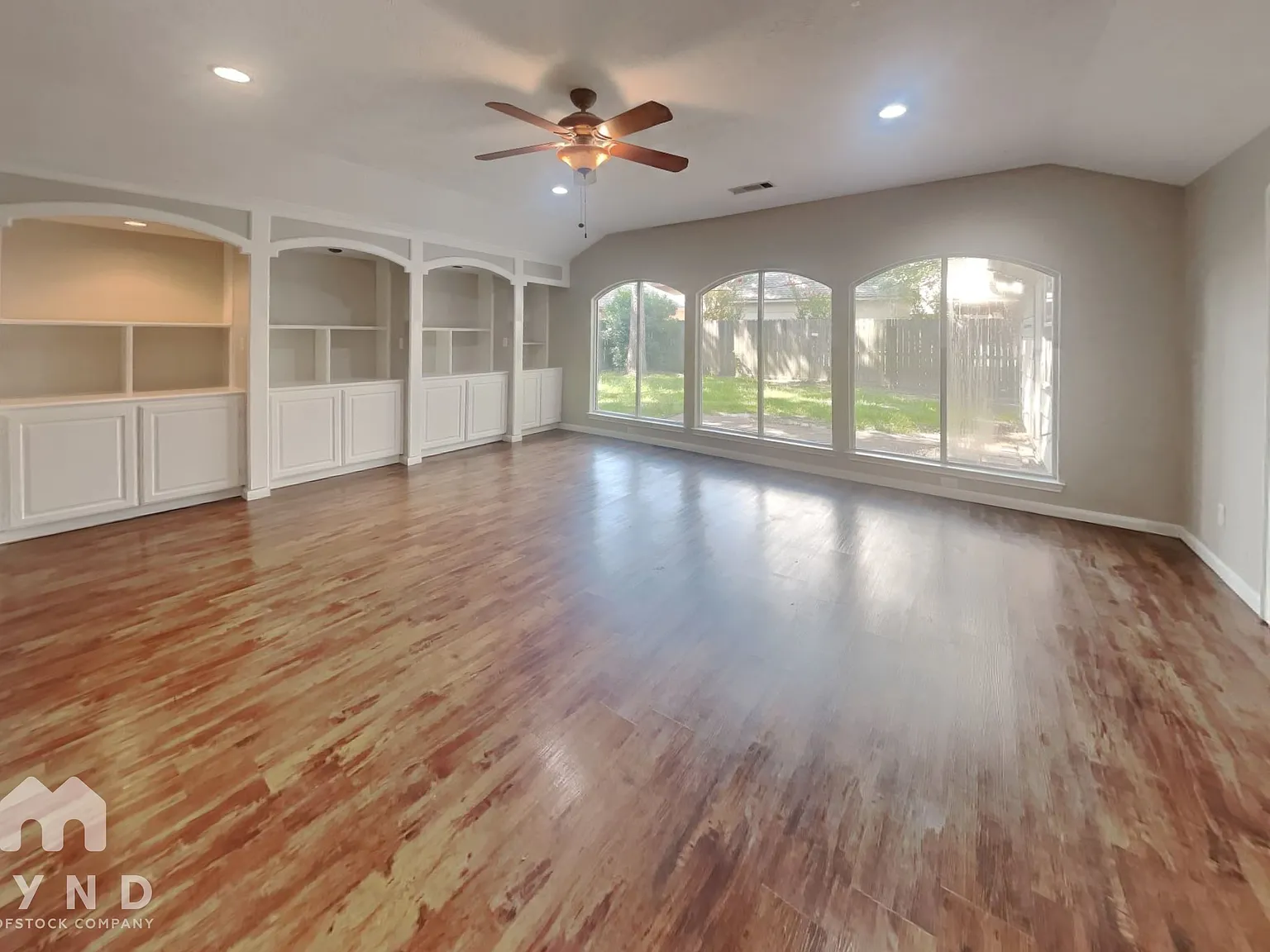4 bed, 4.5 bath, 4272 sqft, $3,295 — Photo 2