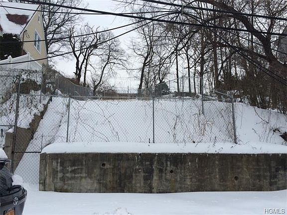 3rd image of 32 Hunt Ave