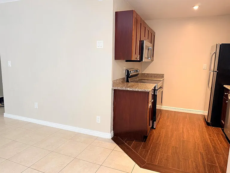 12420 Peconic Ct #12424 — Photo 6