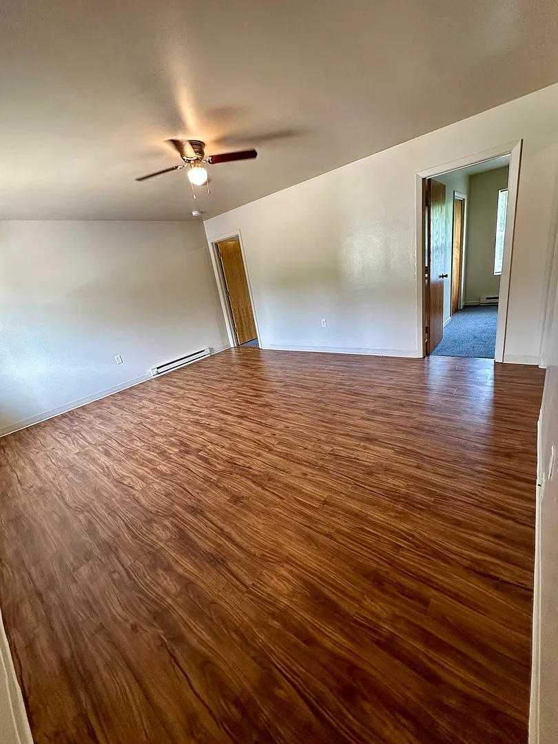 2 bed, 800 sqft, $1,400 — Photo 2