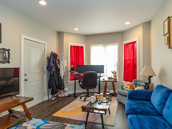 5th image of 4332 N Troy St