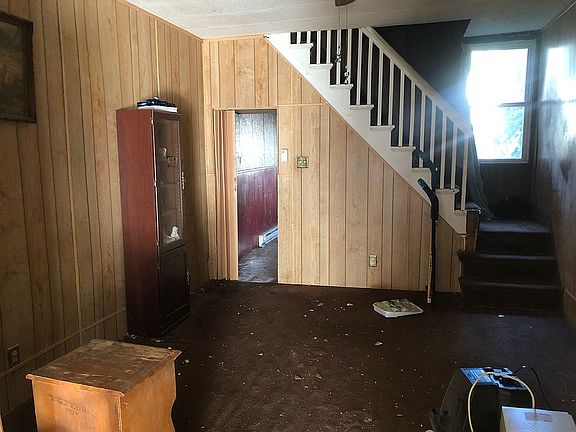 5th image of 609 W Pine St