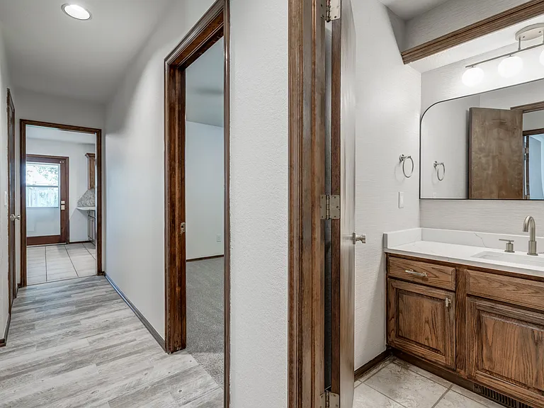 1817 Victoria Dr — Photo 29