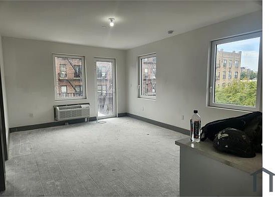 3rd image of 179 Amboy St
