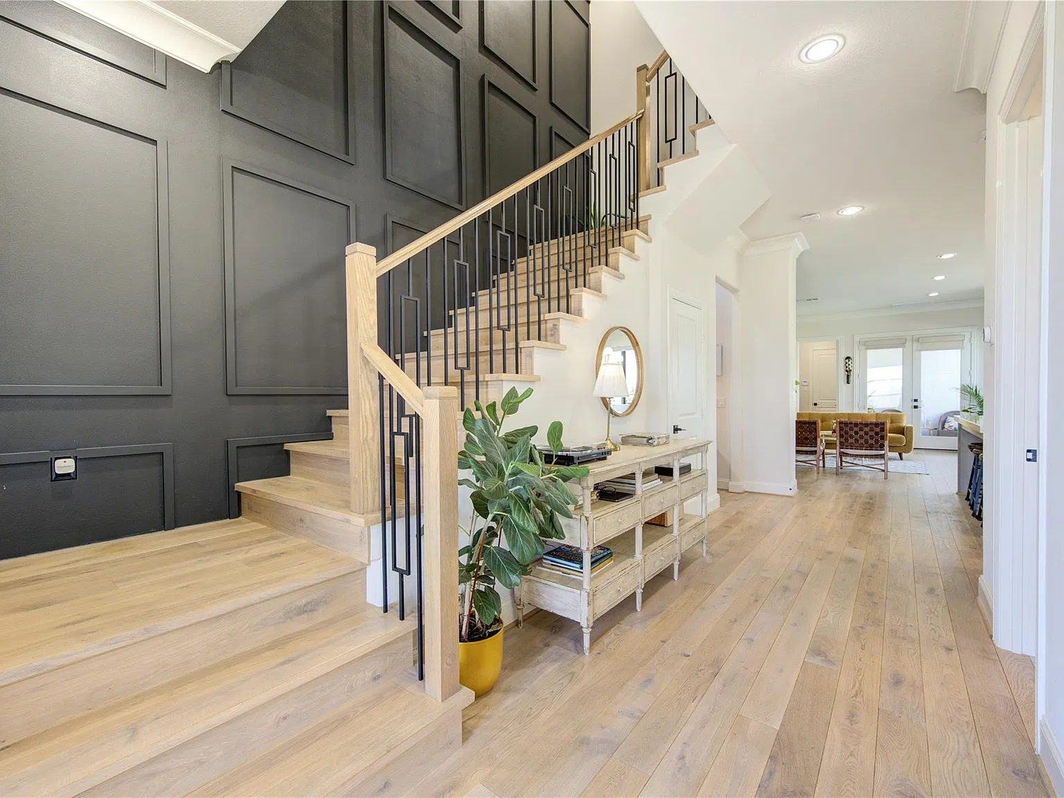 4 bed, 4.0 bath, 2322 sqft, $4,200 — Photo 2