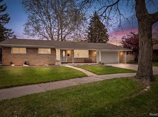 11215 Chippewa Dr, Warren, MI 48093