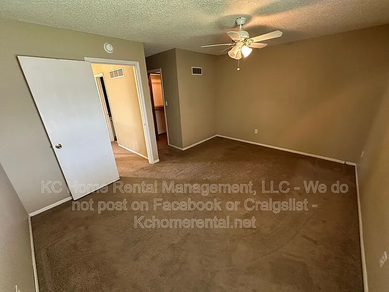 900 NW 36th Street Ter — Photo 23