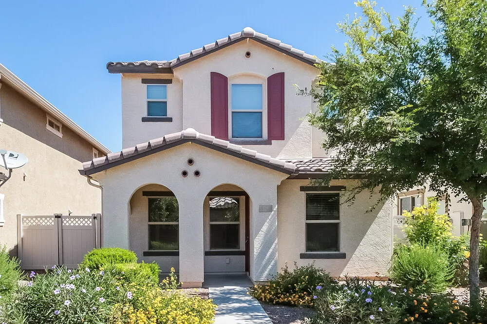 3 bed, 2.5 bath, 1661 sqft, $2,425 — Photo 1
