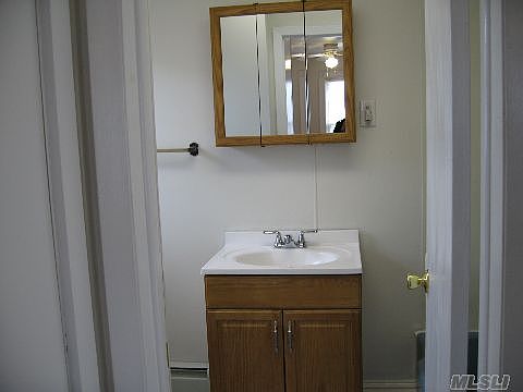 5th image of 207 Bedford Ave
