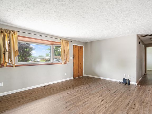 2nd image of 1635 Rosehill Rd