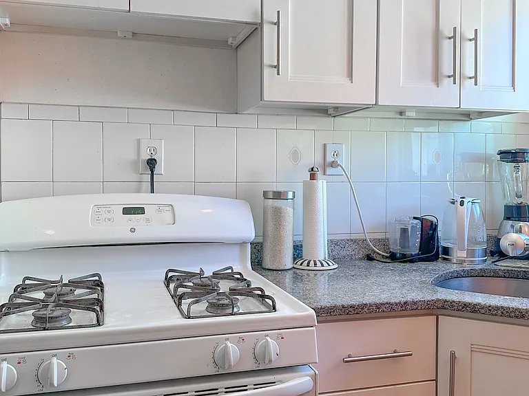 184 Maple St #2 — Photo 6