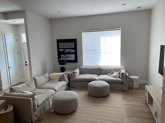 5th image of 234 Clementina St