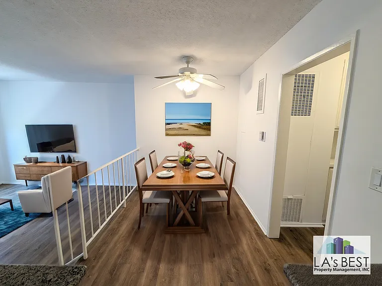 824 11th St #7 — Photo 3